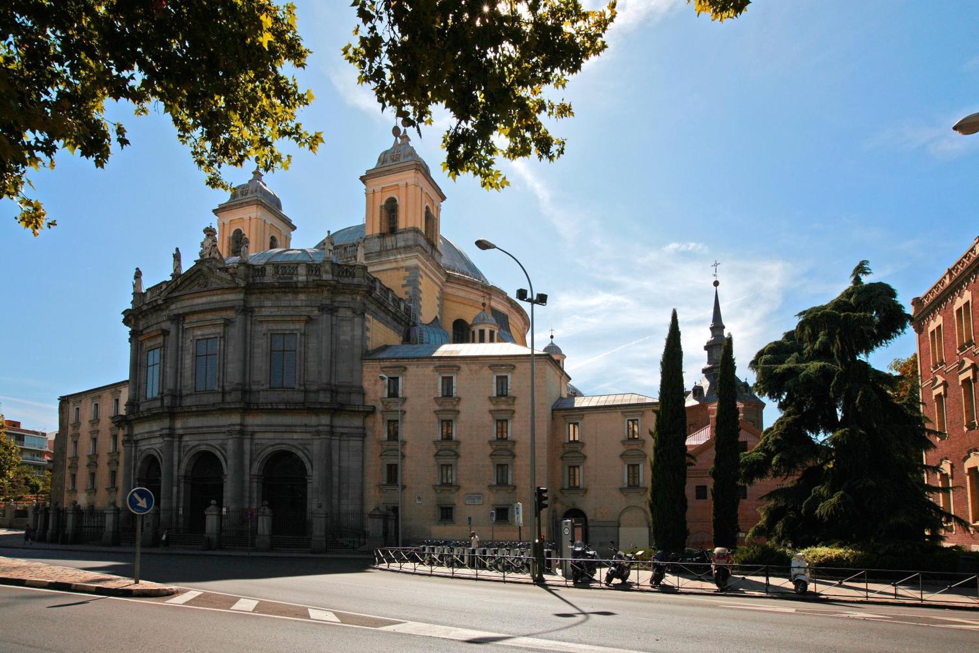 Latina Palace Madrid Exterior photo